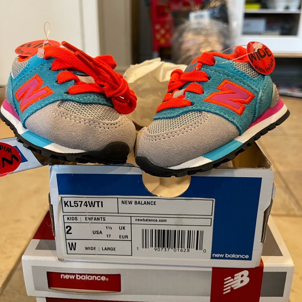 New Balance infant sneaker size 2 NEW